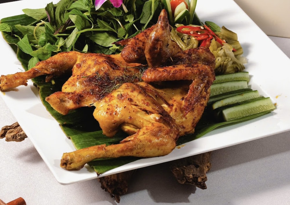 Thịt gà vàng ươm, da giòn rụm